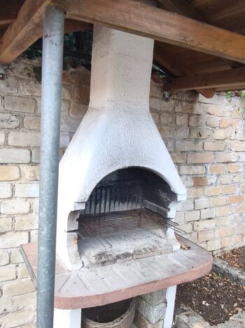 HOLZKOHLENGRILL