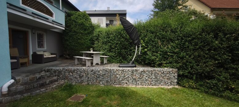 RAUCHERECKE MIT GARTEN