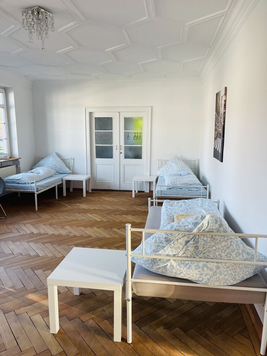 großes 4-Bettzimmer mit Balkonzugang