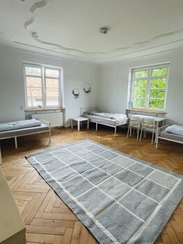 Lichtdurchflutetes 3-Bett Zimmer