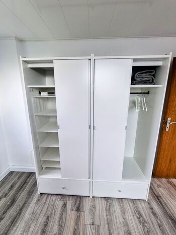 Jeder eigenen Kleiderschrank