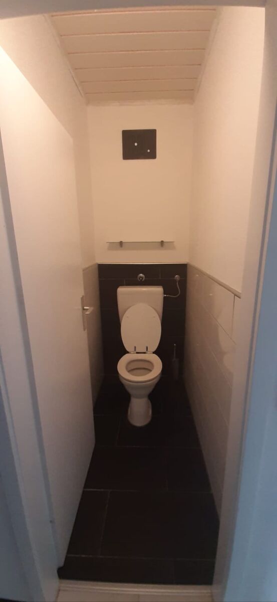 separate Toilette
