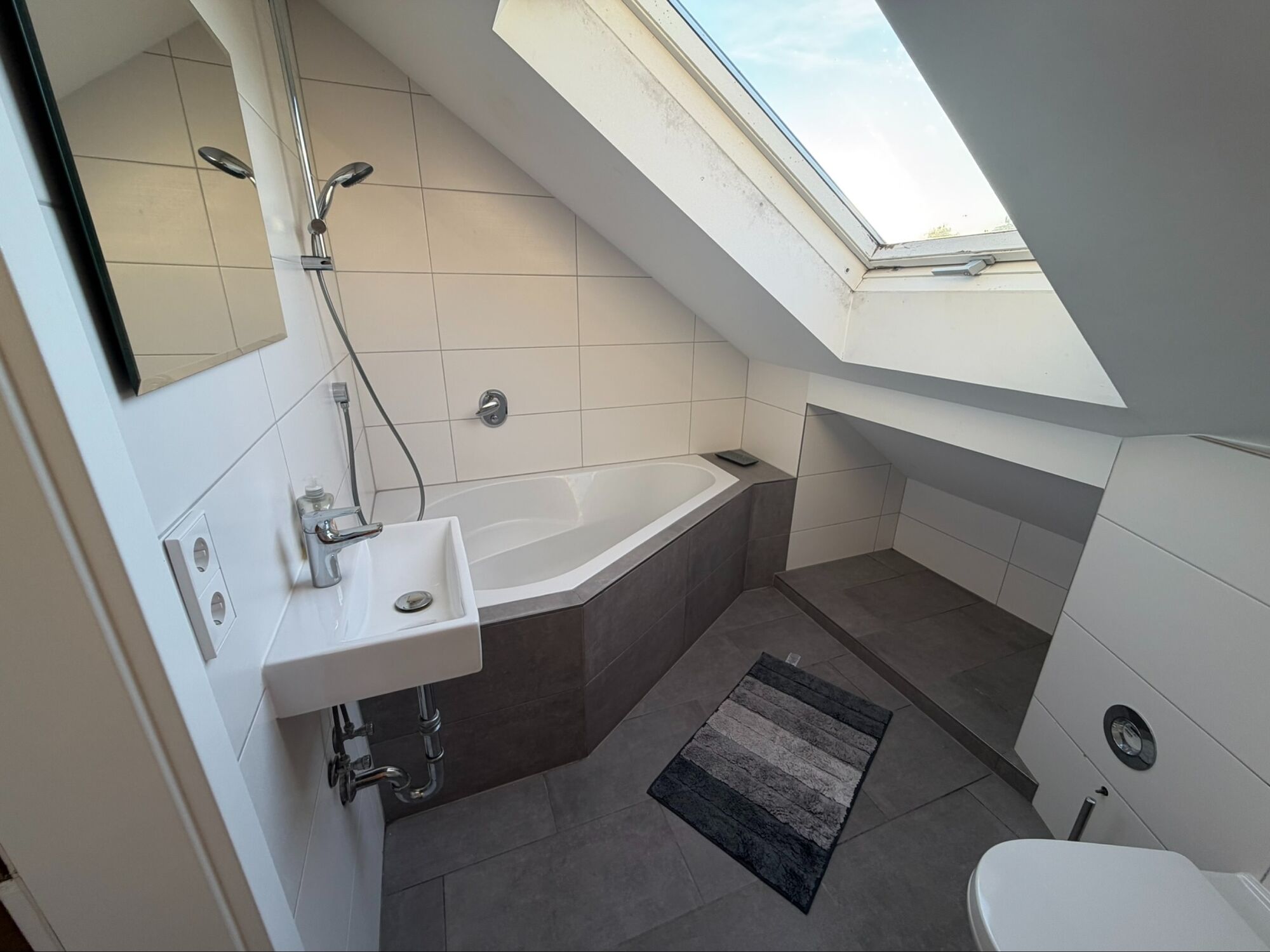 Bad mit Badewanne