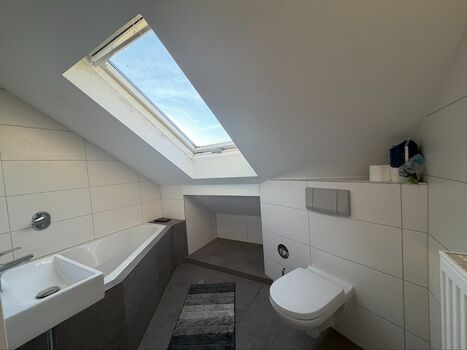 Bad mit Badewanne