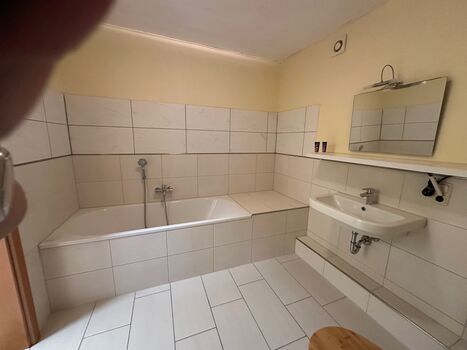 Bad mit Badewanne
