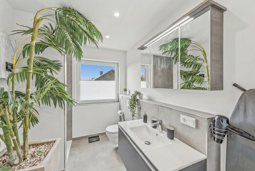 Badezimmer mit Dusche – Vollausstattung für längere Aufenthalte