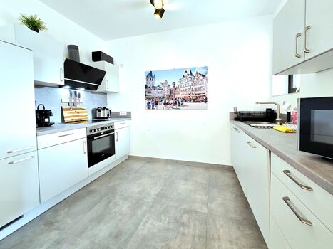 Zweite vollausgestattete Küche mit Backofen & Dunstabzug im Objekt