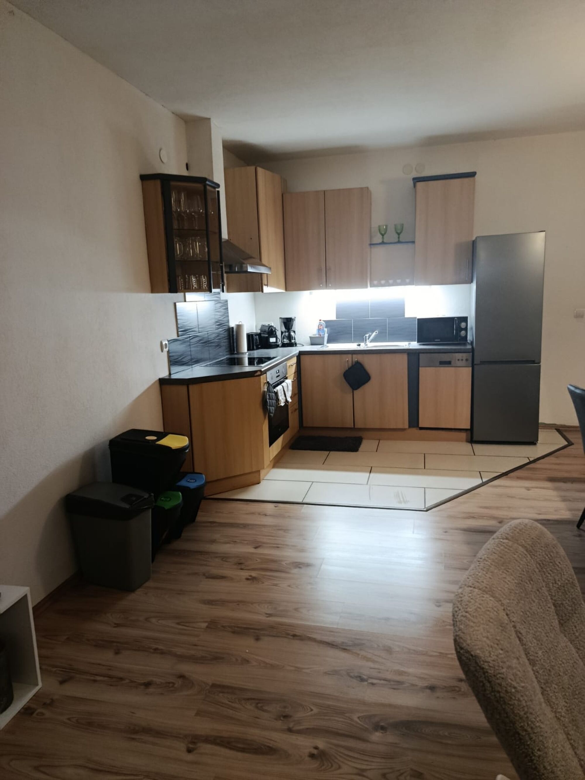 Küche, vollausgestattet inkl. Backofen, Ceranfeld und Mikrowelle