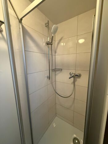 Dusche je Zimmer