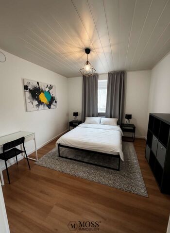 Schlafzimmer_EG_rechts (KI-möbliert)
