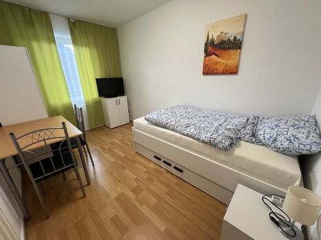 1 Bett Schlafzimmer