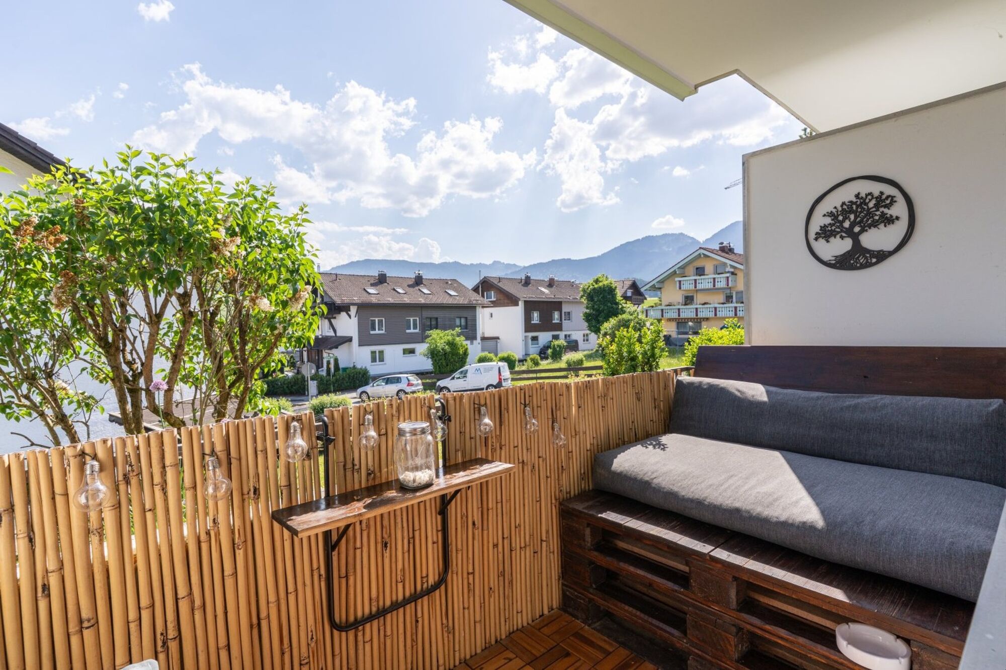 Balkon mit Bergblick und Lounge