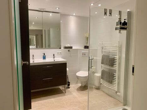 Bad mit Dusche 