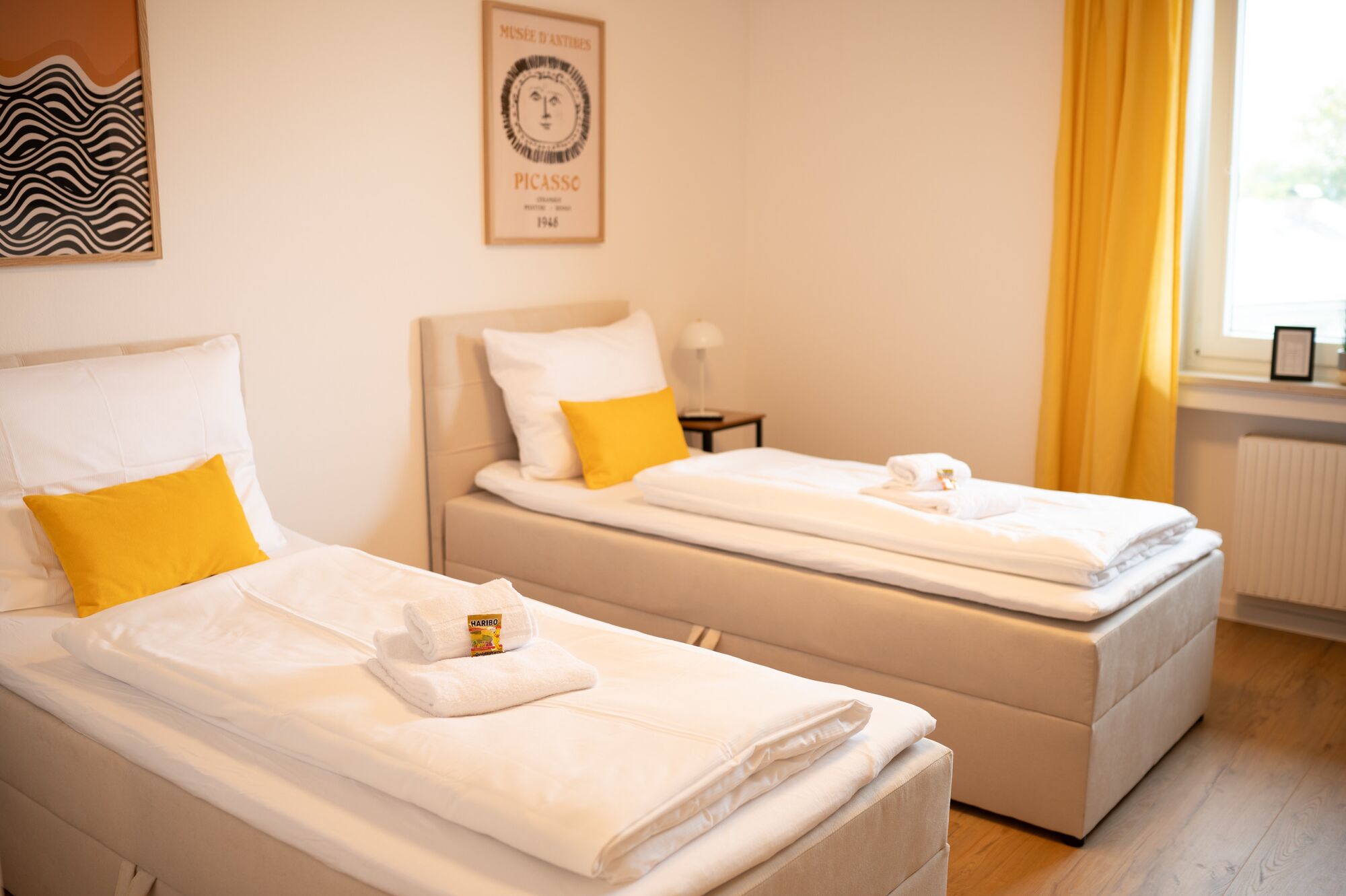 Schlafzimmer mit 2 Einzelbetten
