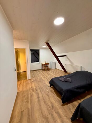 Ruhige Zimmer im DG mit WLAN, Parkplatz Bild 2