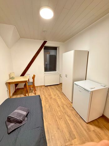 Ruhige Zimmer im DG mit WLAN, Parkplatz Bild 1
