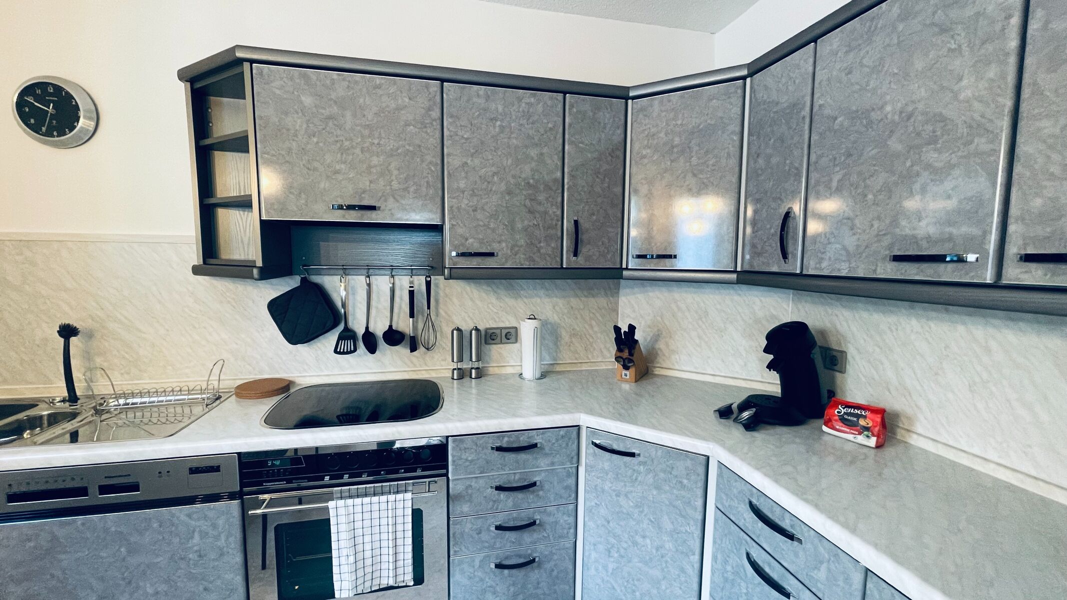 Voll ausgestattete Küche