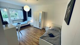 Große Wohnungen mit Balkon und Parkplatz für bis zu 16 Personen Bild 7