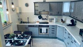 Große Wohnungen mit Balkon und Parkplatz für bis zu 16 Personen Bild 12