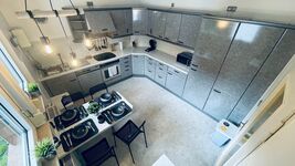 Große Wohnungen mit Balkon und Parkplatz für bis zu 16 Personen Bild 9