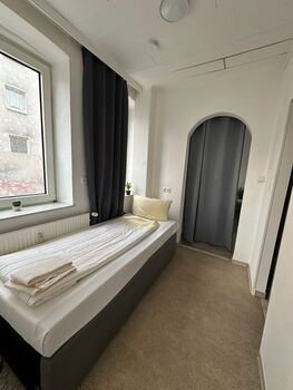 Zentrale Wohnungen nahe der Holsten-Galerie Bild 3