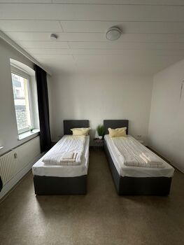 Zentrale Wohnungen nahe der Holsten-Galerie Bild 1