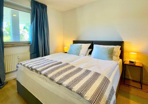 Schlafzimmer mit Kingsize Boxspringbett