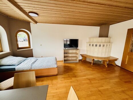 Vollausgestattete große Wohnung mit Balkon und Parkplatz Bild 1