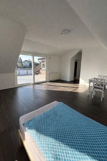 Wohnzimmer mit Einzelbett 