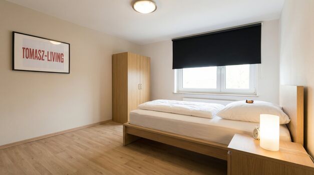 MH1 / TOMASZ-LIVING in MÜLHEIM - Großes Zimmer + WLAN Bild 3