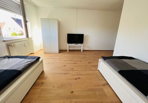 2 Wohnungen in Welden mit Balkon und privat Parkplatz. Bild 2