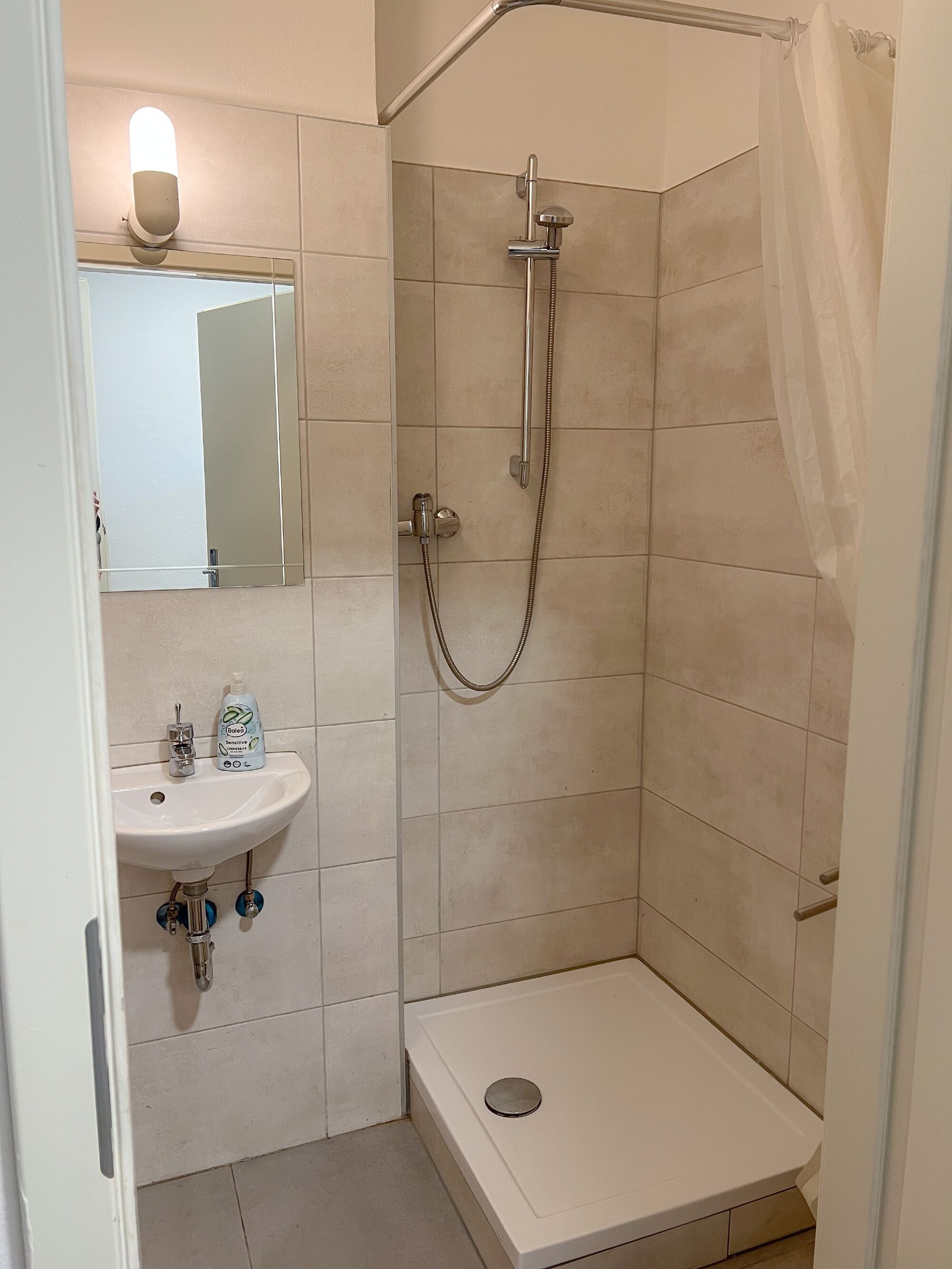 Badezimmer mit Dusche