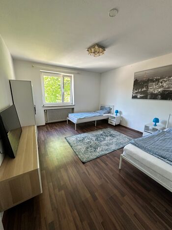 Wohnung in Augsburg, 3 Doppelzimme mit Einzelbetten Bild 2