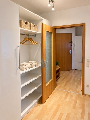 Kleiderschrank , Flur