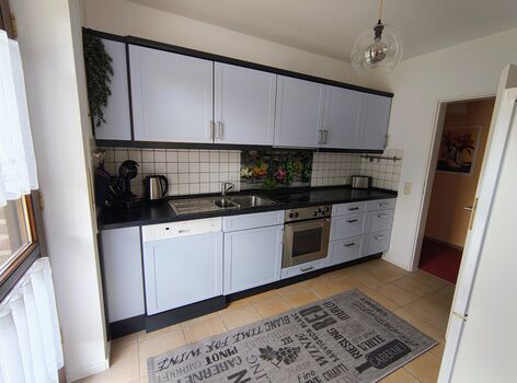 Eine voll ausgestattete Küche