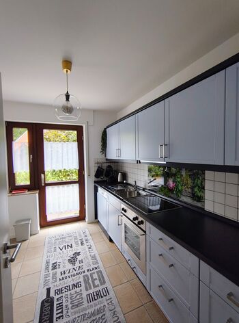 Eine voll ausgestattete Küche