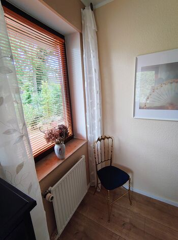 Schlafzimmer mit zwei Einzelbetten