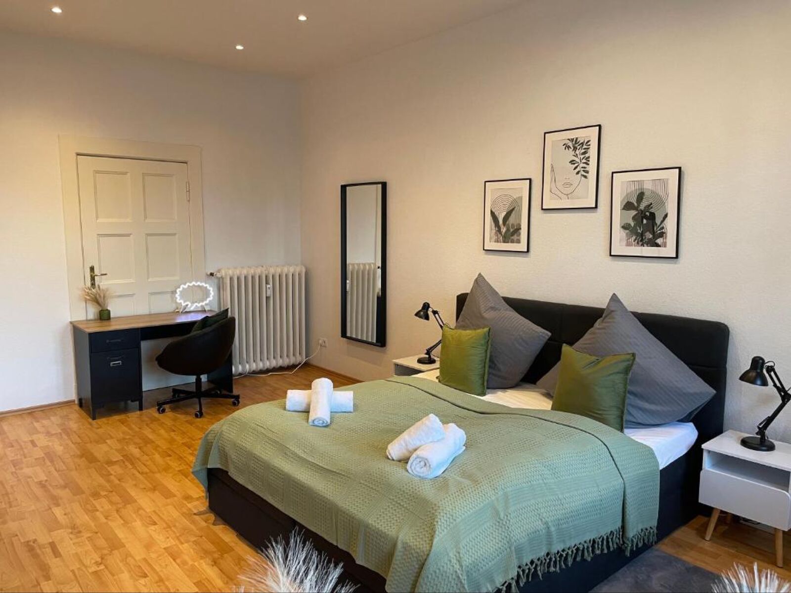 Schlafzimmer 1