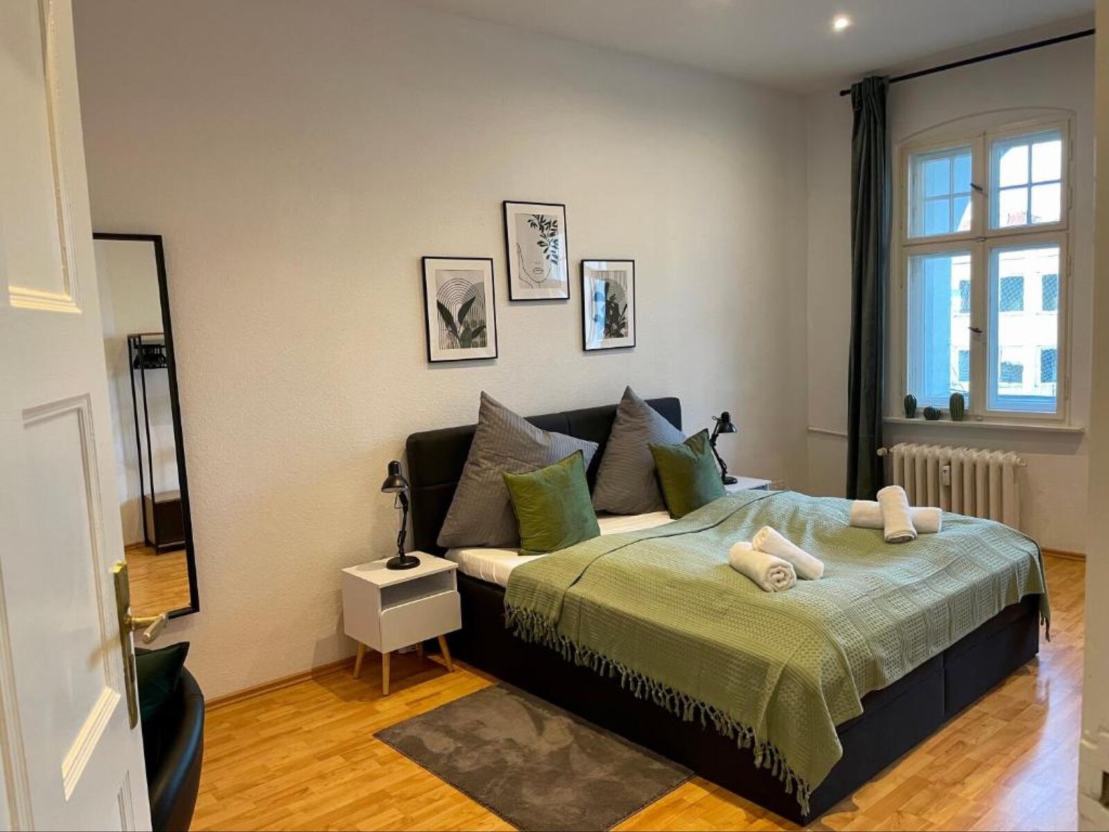 Schlafzimmer 1 