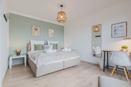 Das Schlafzimmer 02 in Norderstedt Mitte mit Arbeitsplatz.