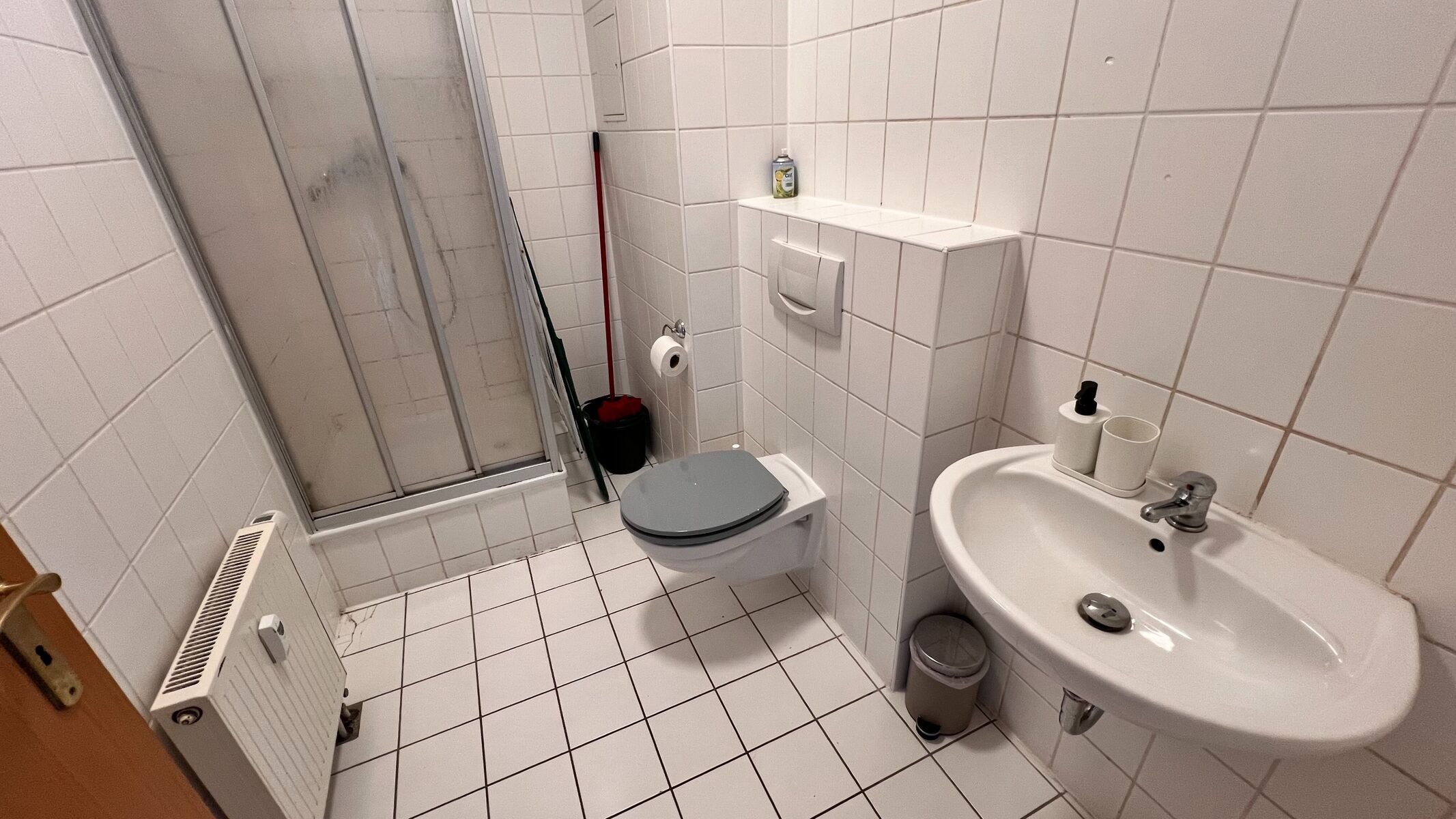 Badezimmer mit Dusche