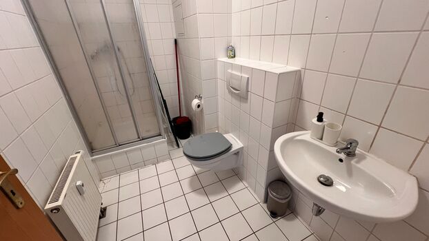 Badezimmer mit Dusche