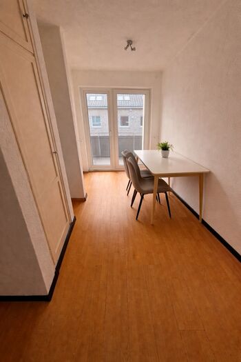 MK HOMES | 3 Schlafzimmer mit Bad, Küche und Esszimmer Bild 3