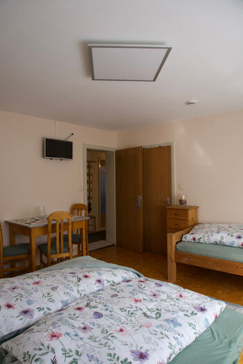 Zimmer 3 - Dreibettzimmer mit Doppel und Einzelbett