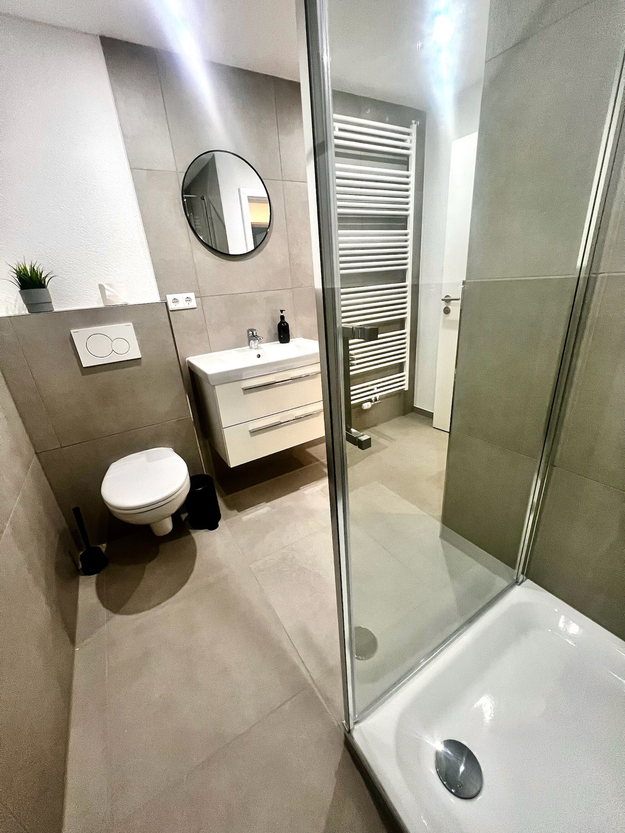 Apartment 4 Bathroom