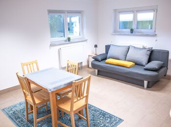 Wohnung mit Parkplatz und Terrasse Bild 2