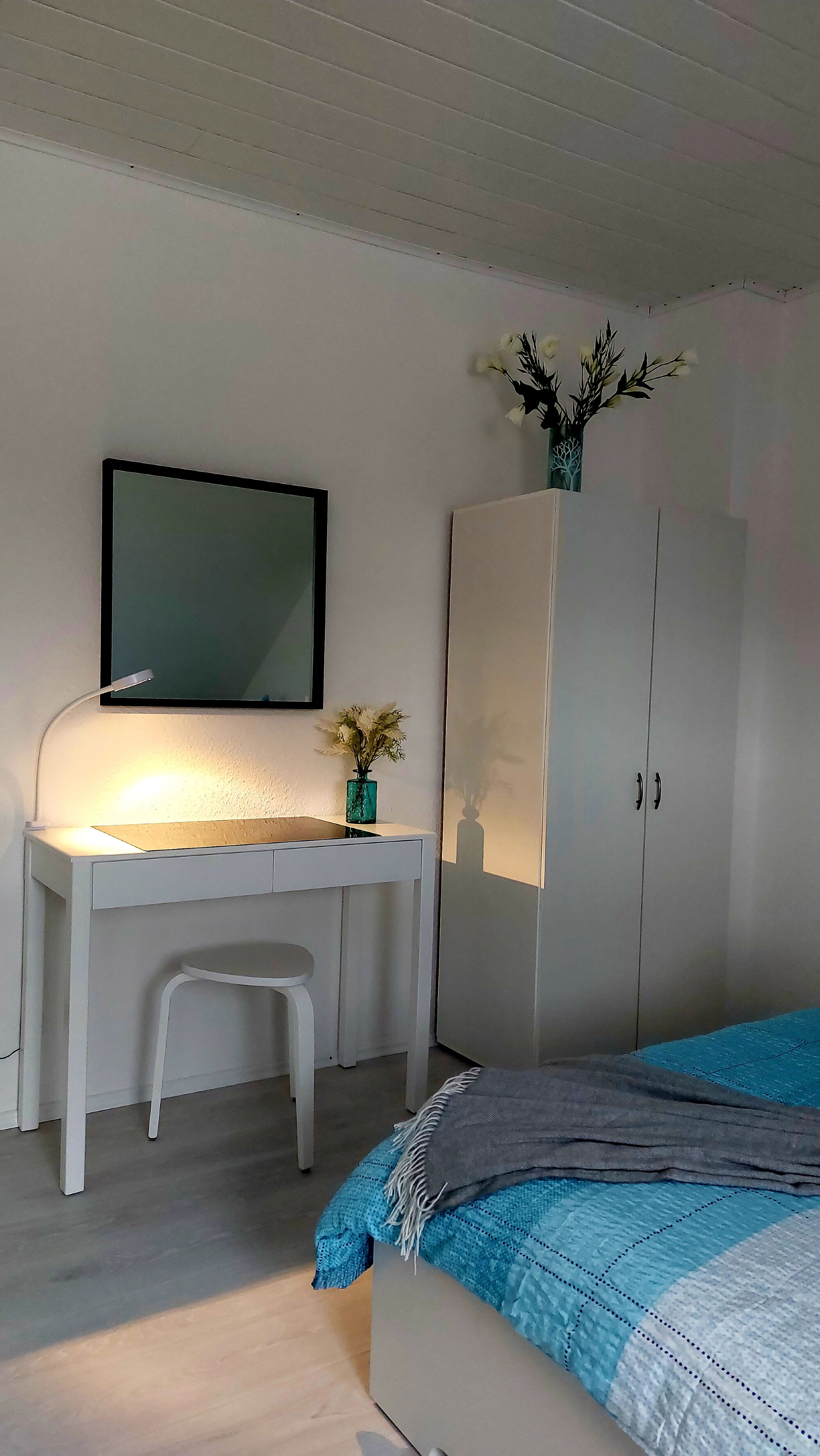 Arbeitsplatz mit Schreibtisch