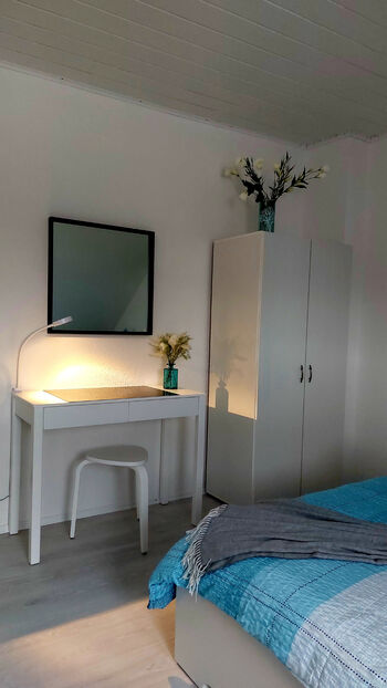 Arbeitsplatz mit Schreibtisch