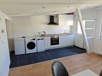 Neu saniertes Penthouse Apartment mit offener Wohnküche Picture 3