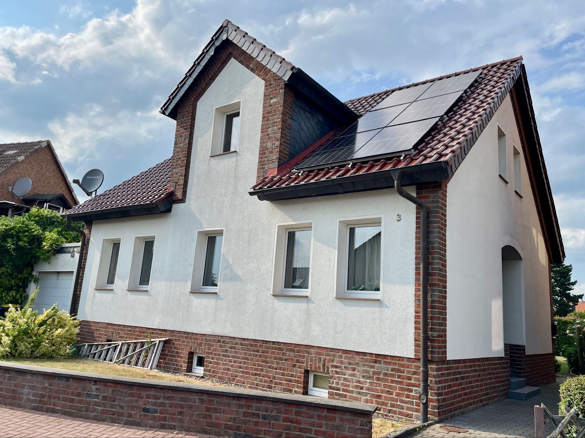 Hausansicht -Monteurwohnung untere Etage 